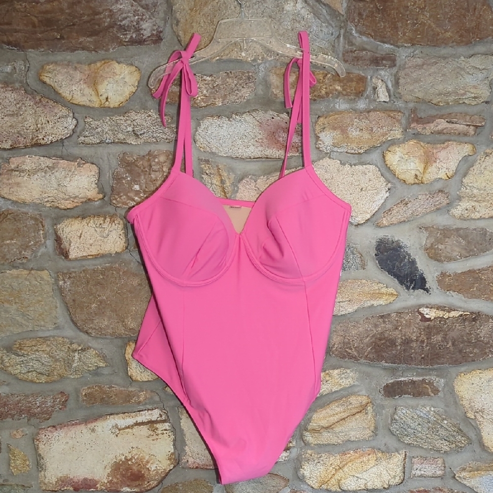 Old Navy Bright Pink Tie Shoulder Underwire One Piece Swimsuit